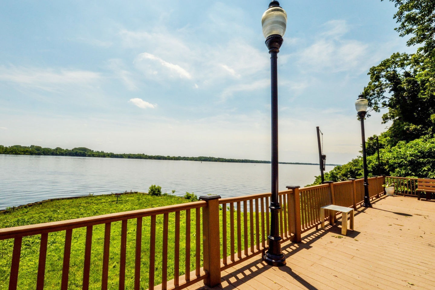 Delaire Landing Image 21
