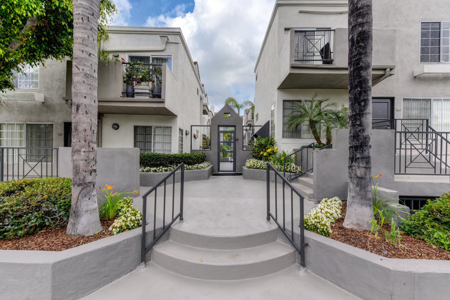 The Woods at Toluca Lake Image 34