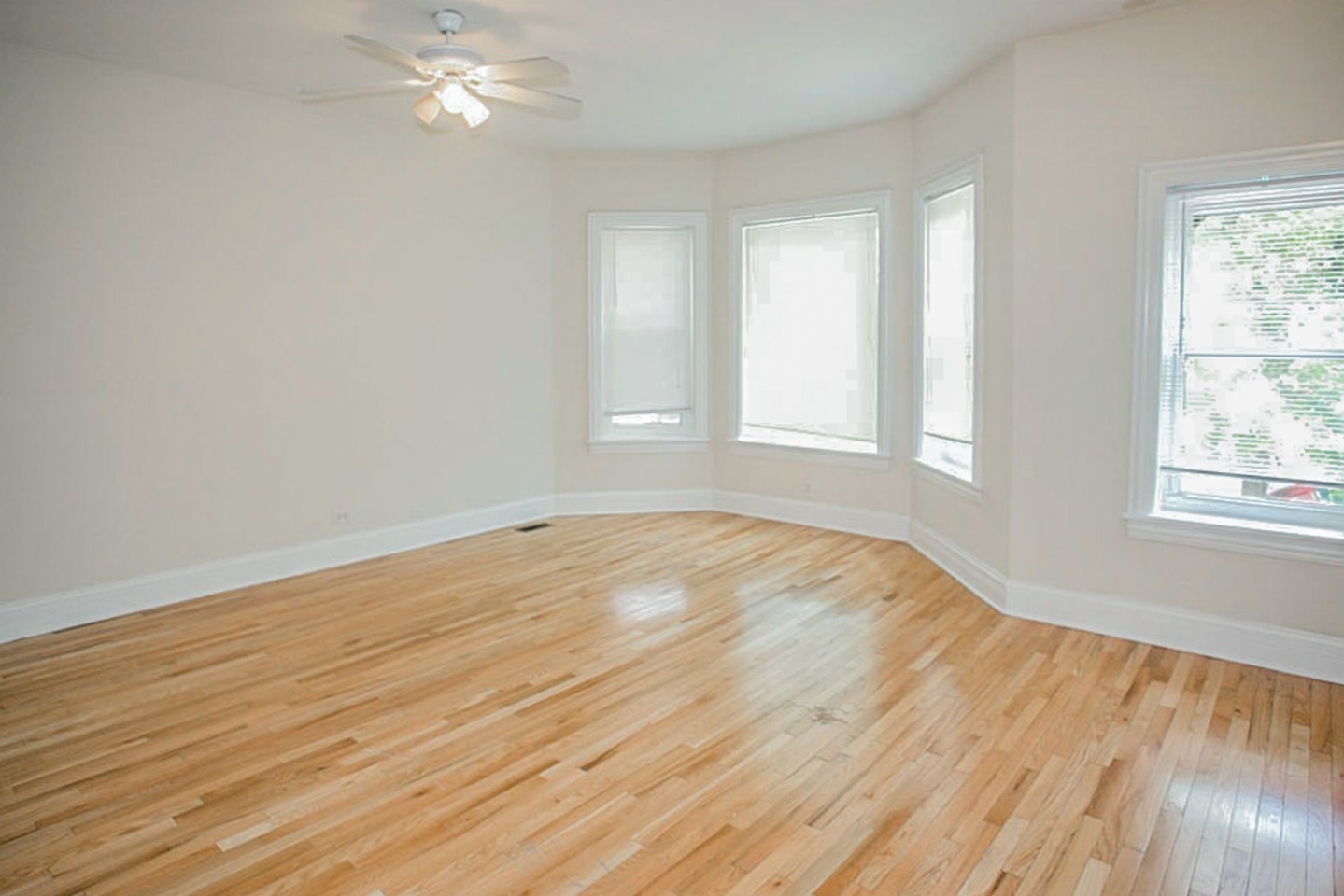 3818-20 N Sheffield Image 5