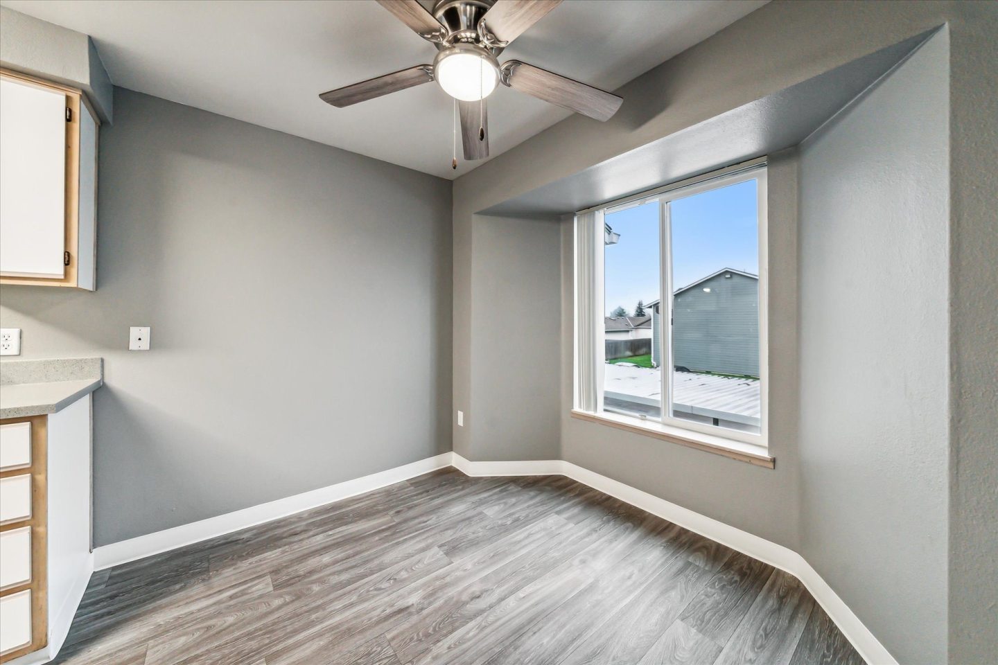 Oak Park Village Apartments Image 16