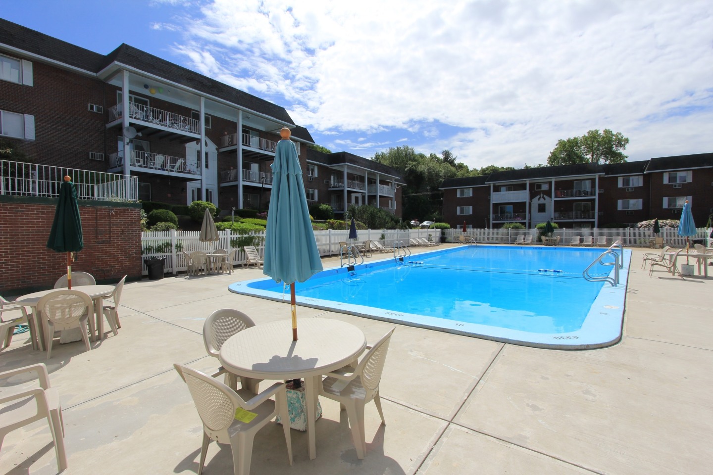 Hamilton Village Image 3