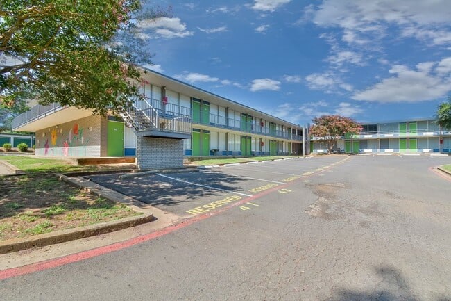 3220 North Image 6