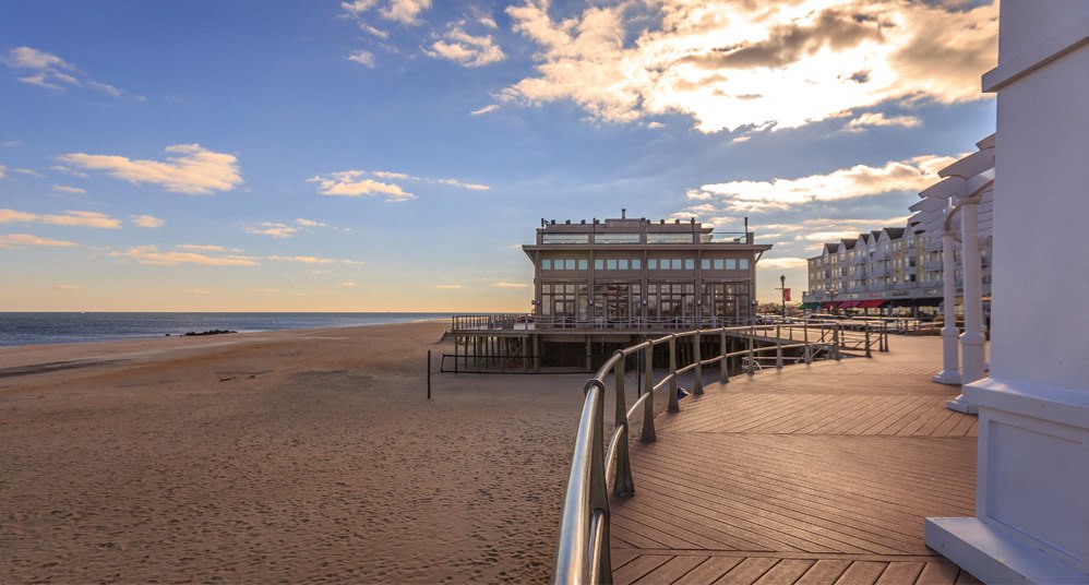 Pier Village Image 43