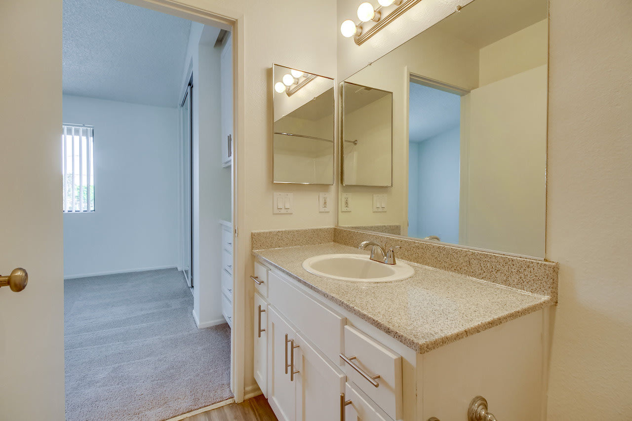 Harbor Cliff Apartments Image 20