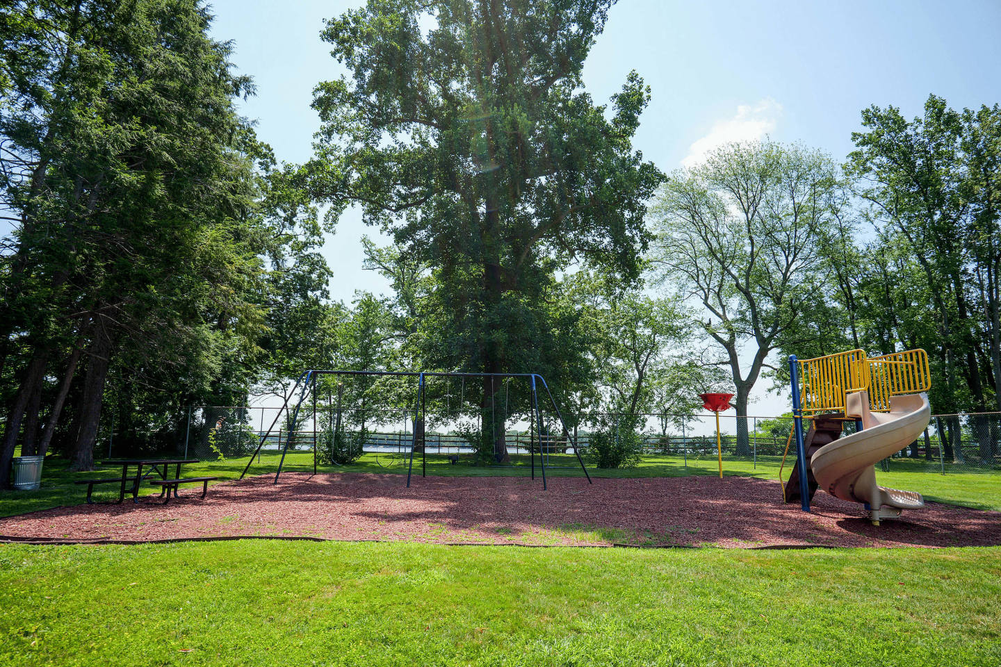 Delaire Landing Image 54