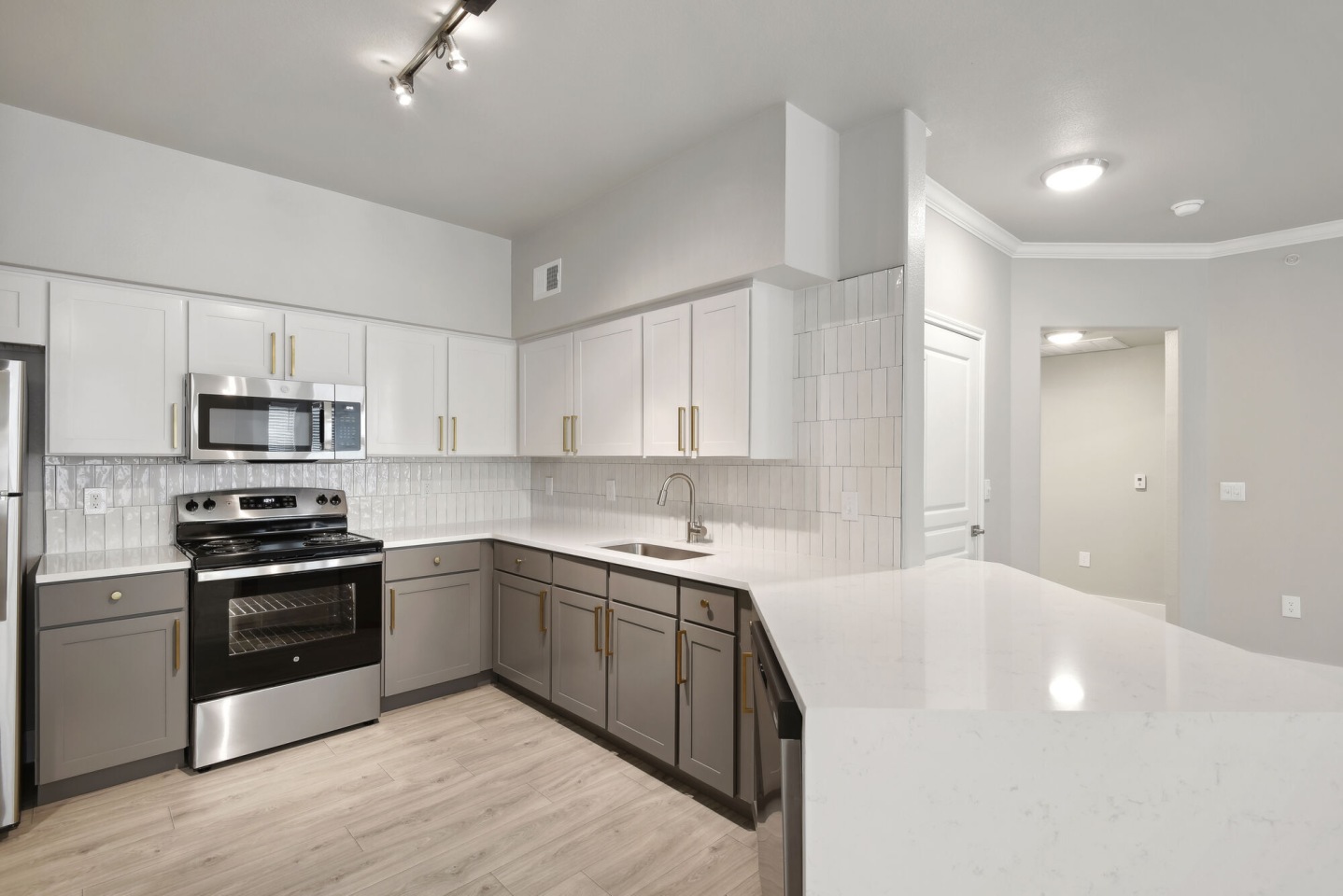 Collier Luxury Living Image 16
