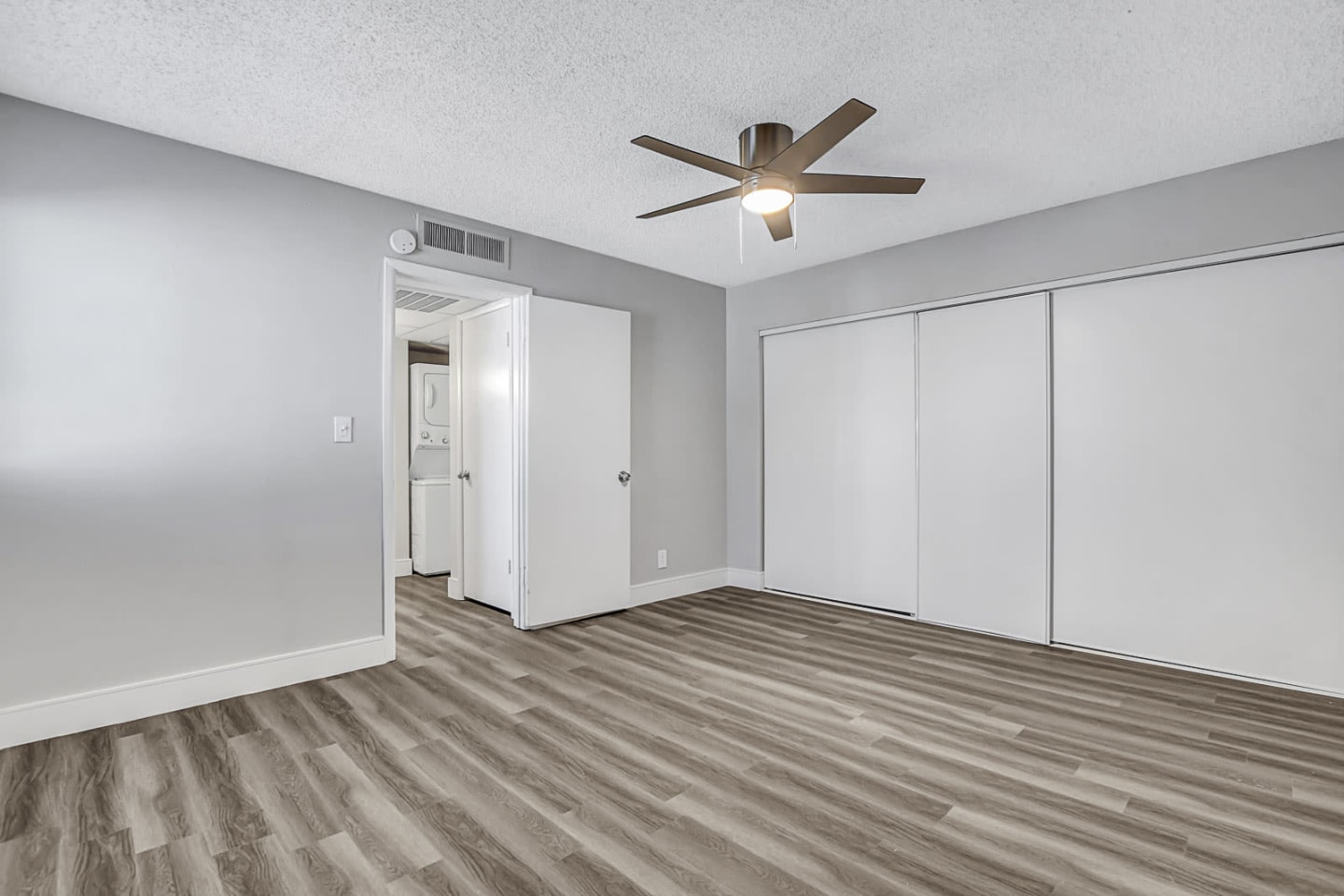 Tides at North Paradise Apartments Image 13