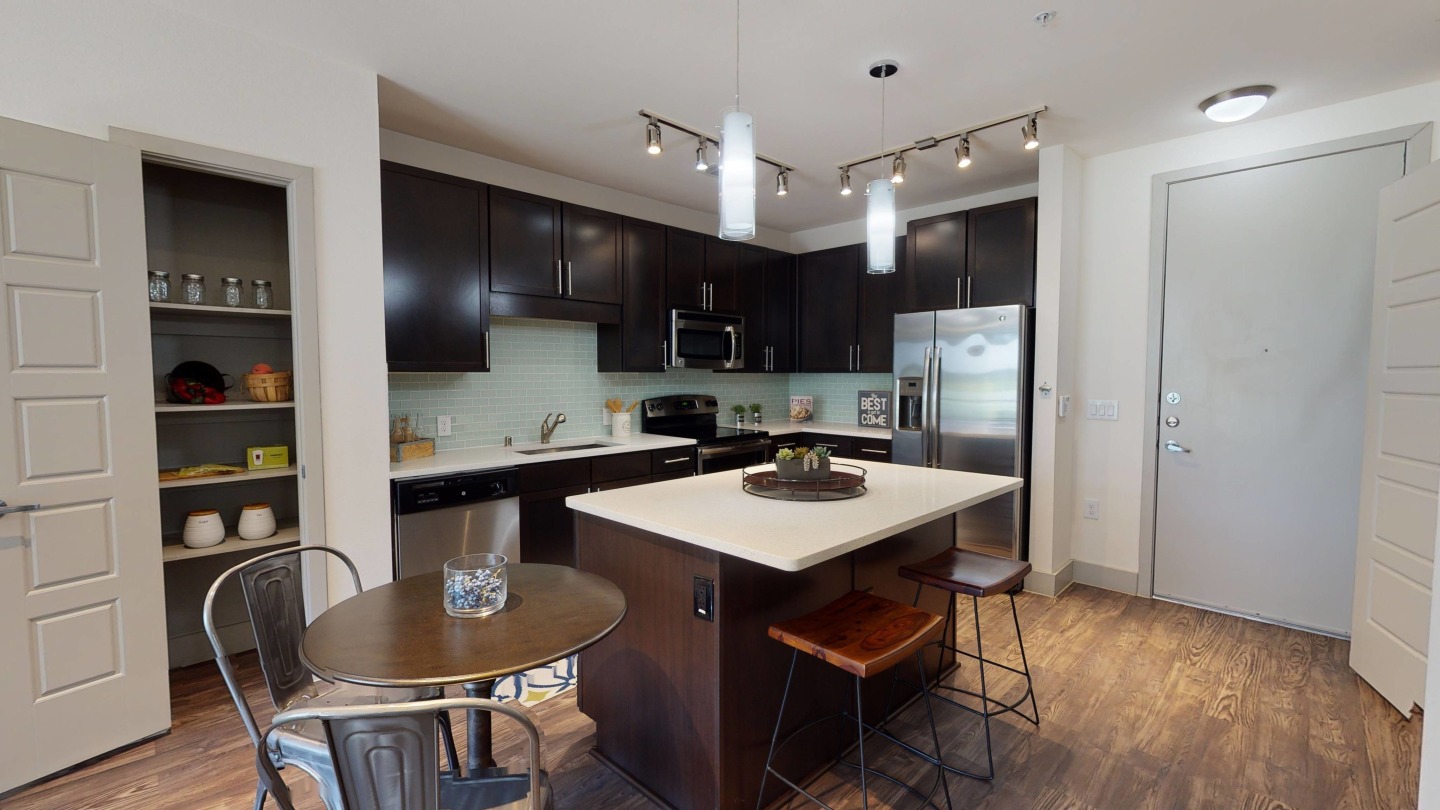 Eleven10 at Farmers Market Apartments Image 3
