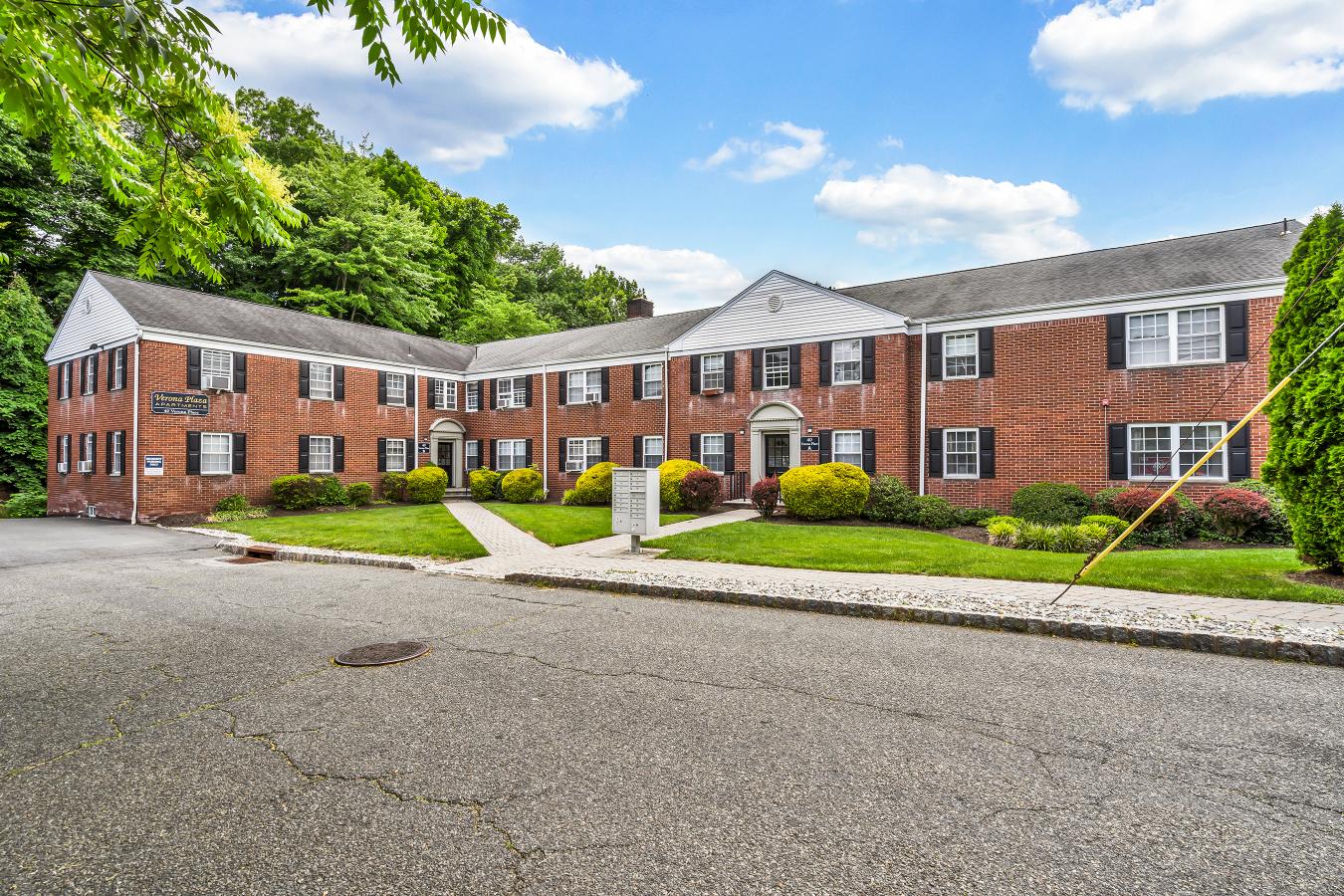 Verona Plaza Apartments Image 12