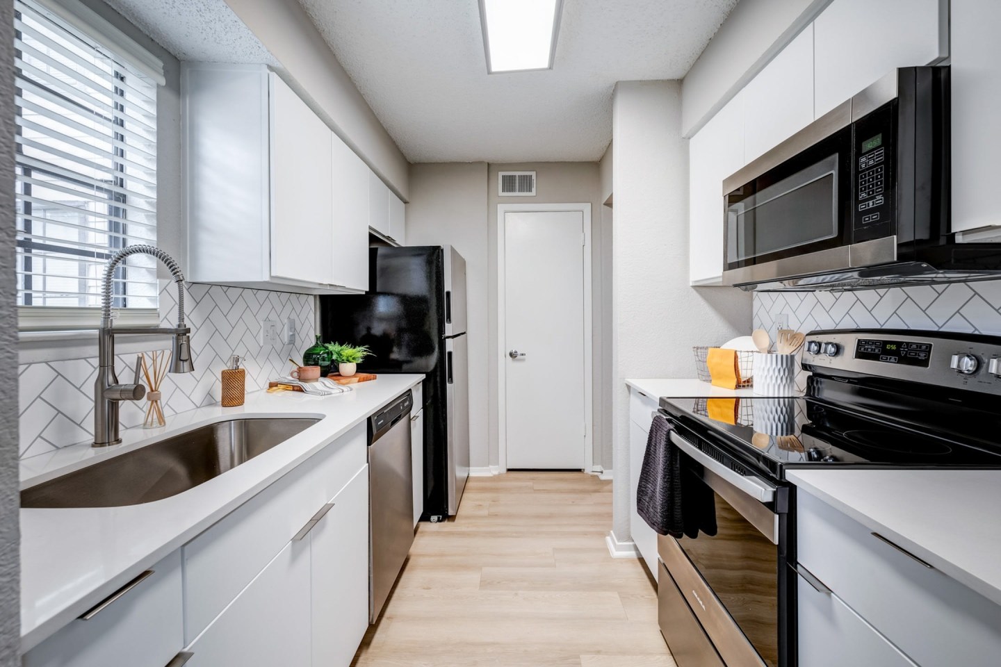 Fox Trails Apartments Image 3