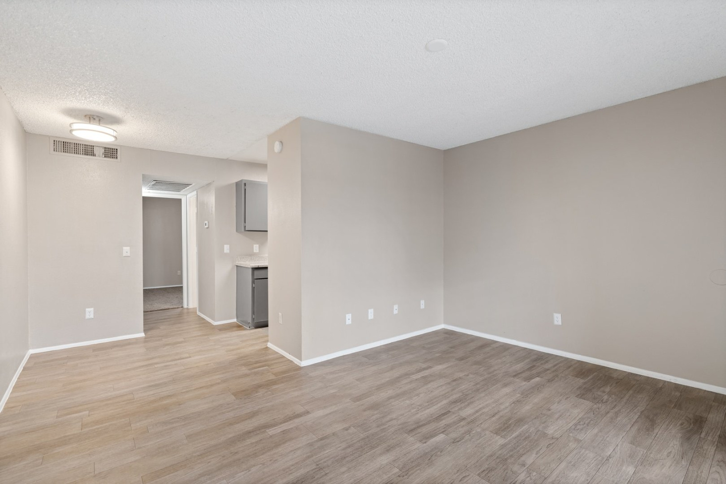 Verde Apartments Image 17