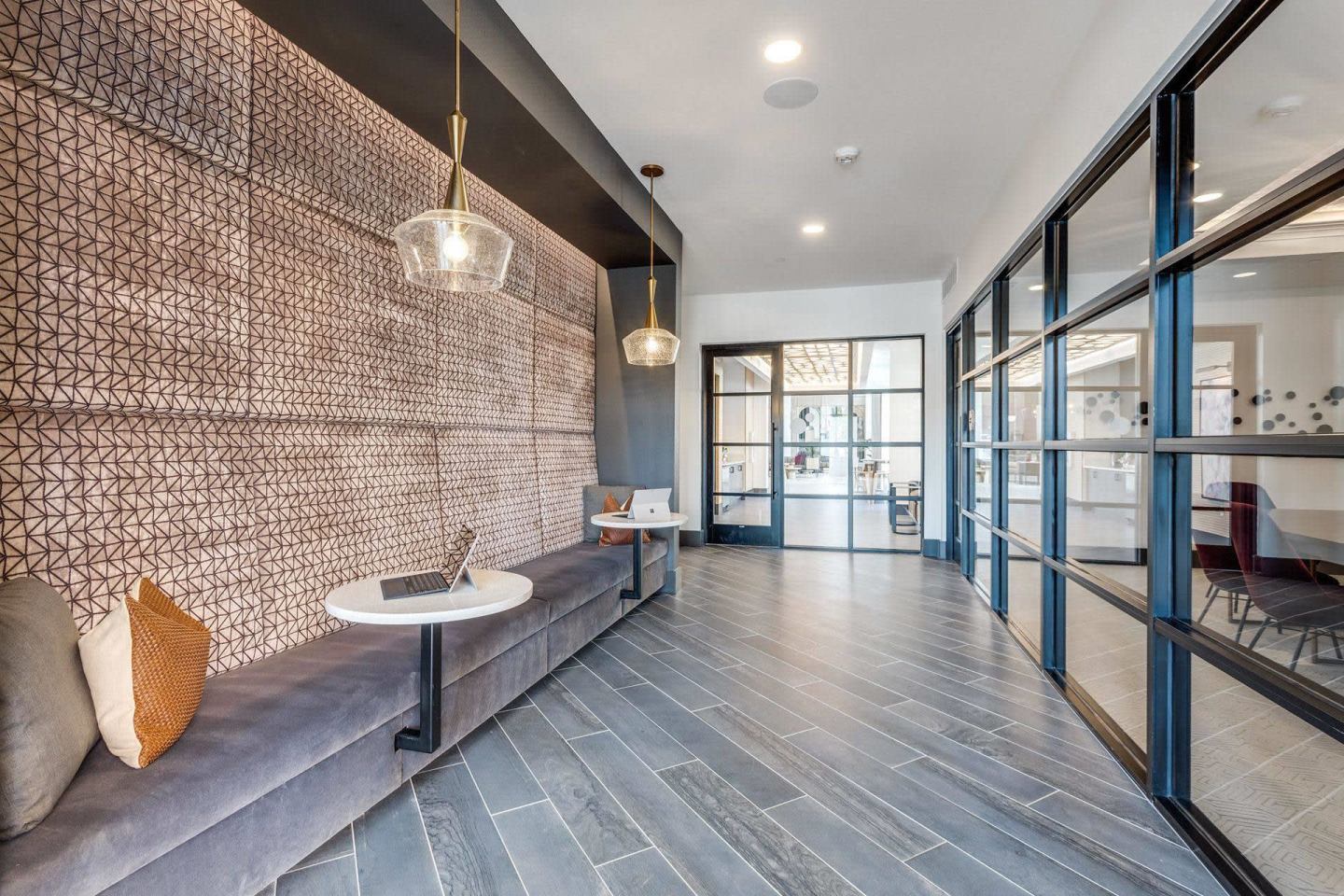 Luxia Gallery House Image 25