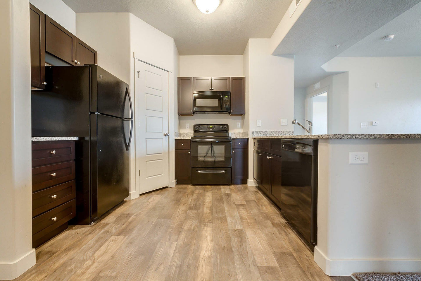 Kensington Apartments Image 32