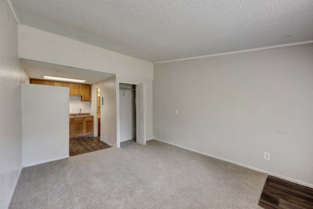 Pelican Pointe Apartments Image 3