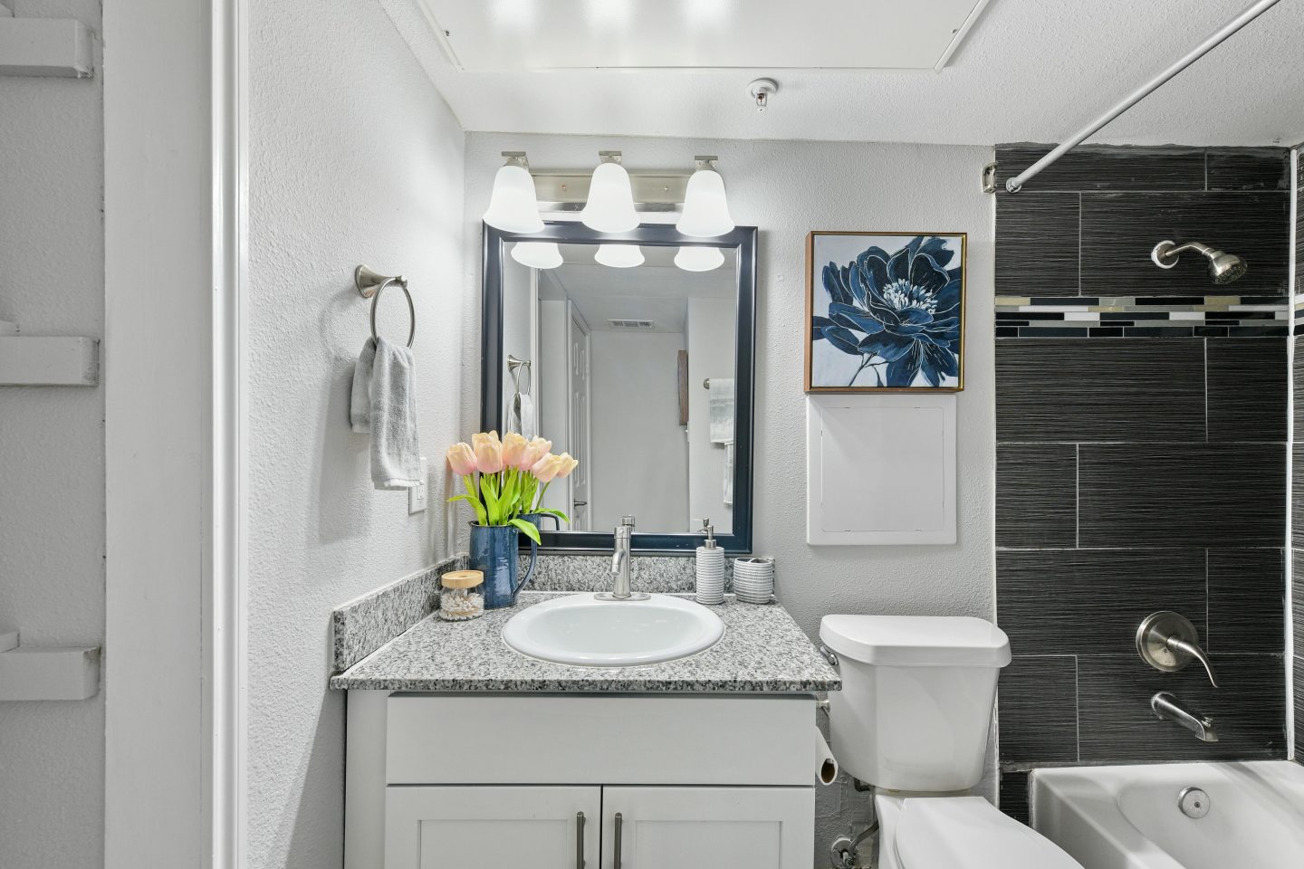 The Broadway Apartment Homes Image 11