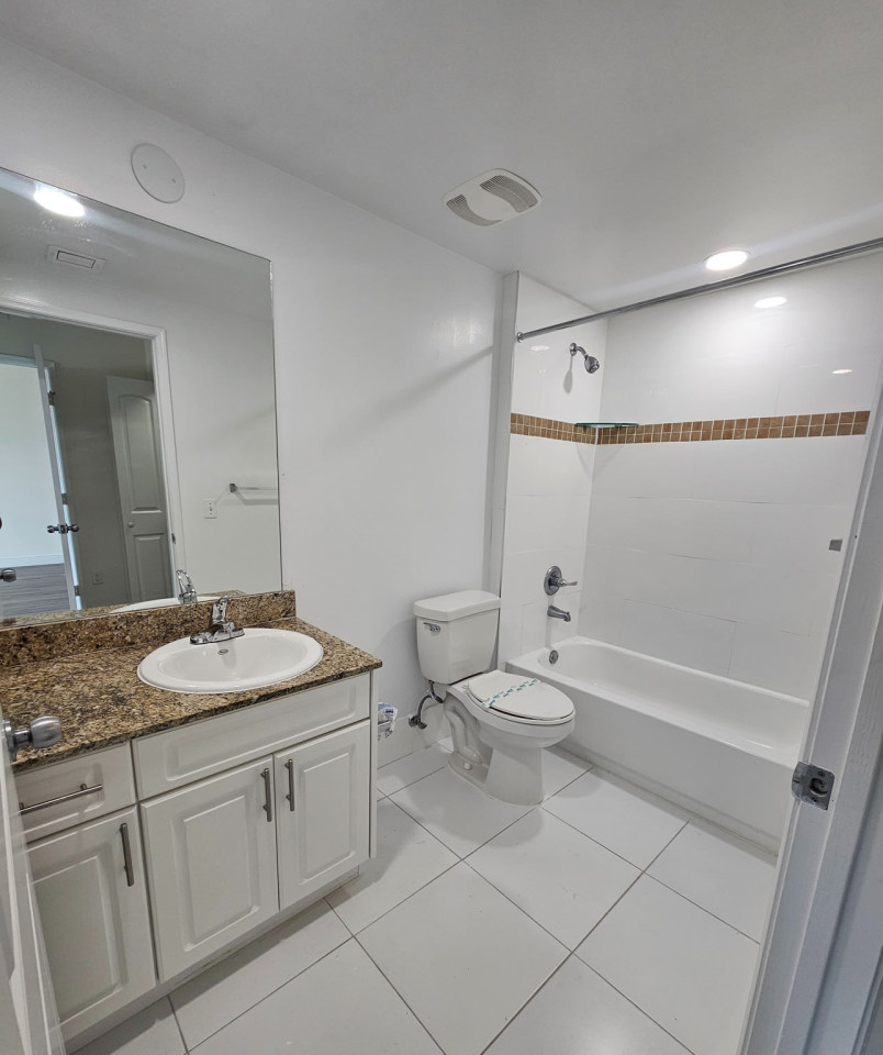 Colony at Dadeland Image 16