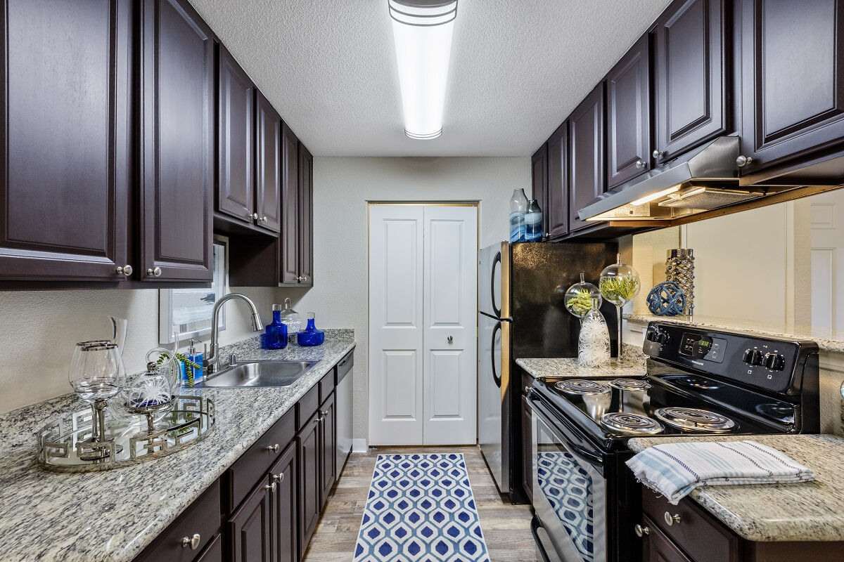 Foothills Tennis Village Apartments Image 5