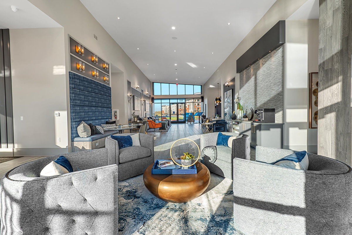 Axis Grand Crossing Image 15