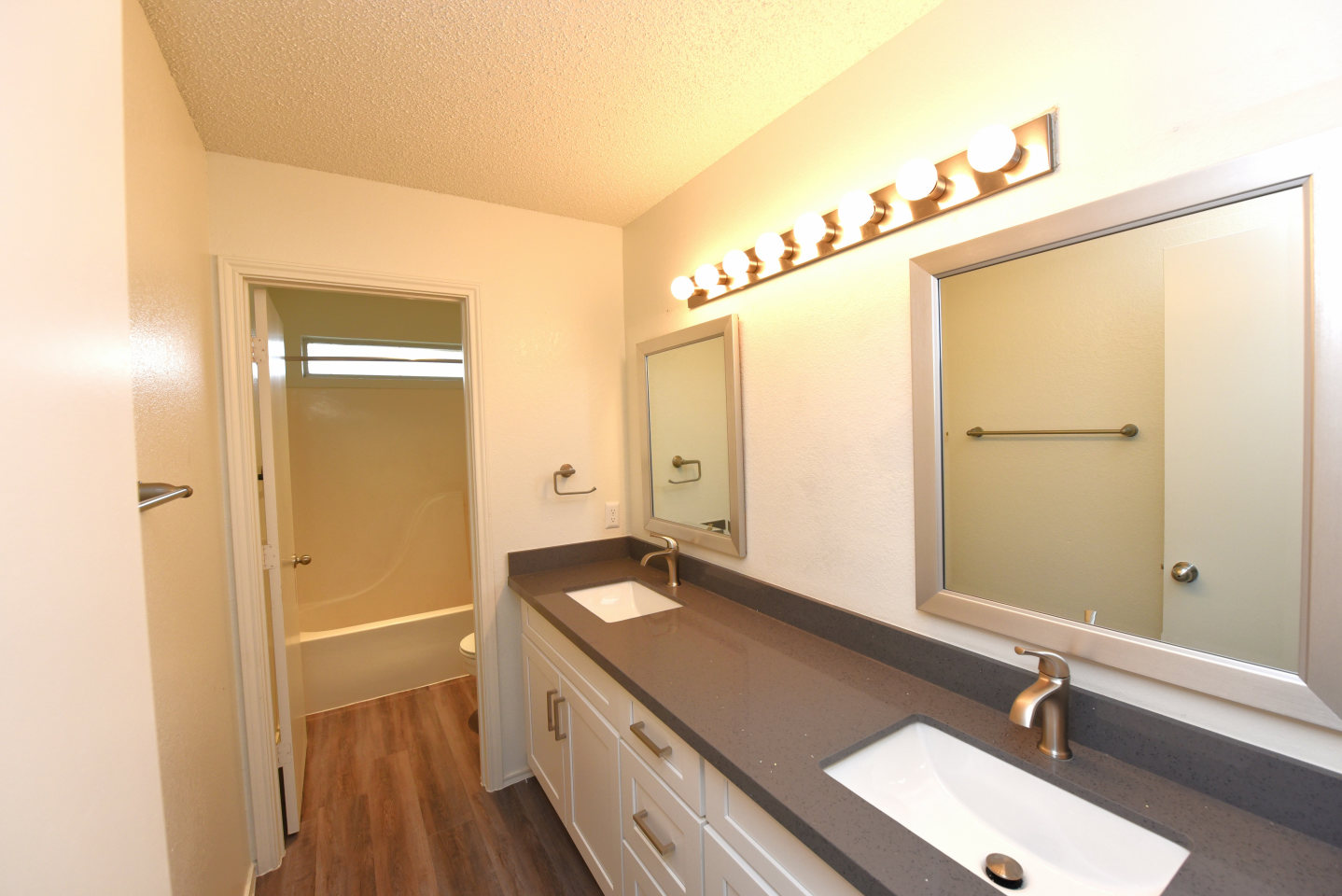 Yorkshire Village Apartments Image 10