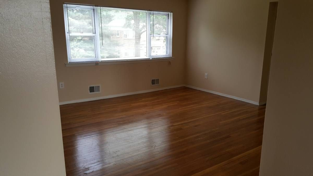 Carlton Club Apartments Image 7