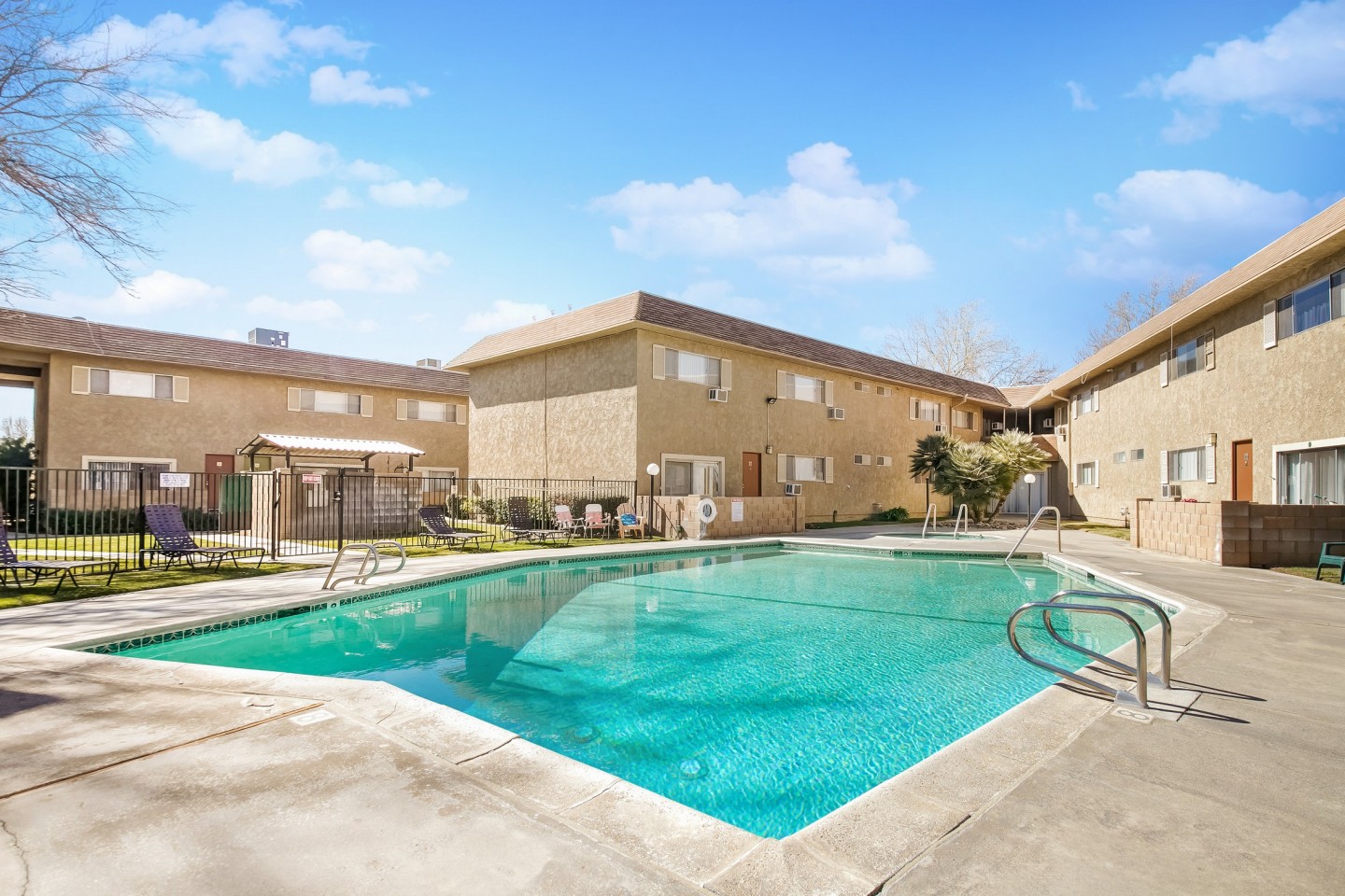 Racquet Club Apartments Image 39