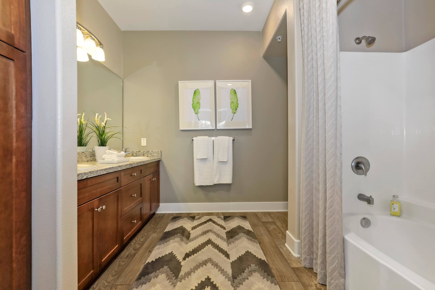 Sendero Gateway Apartment Homes Image 4