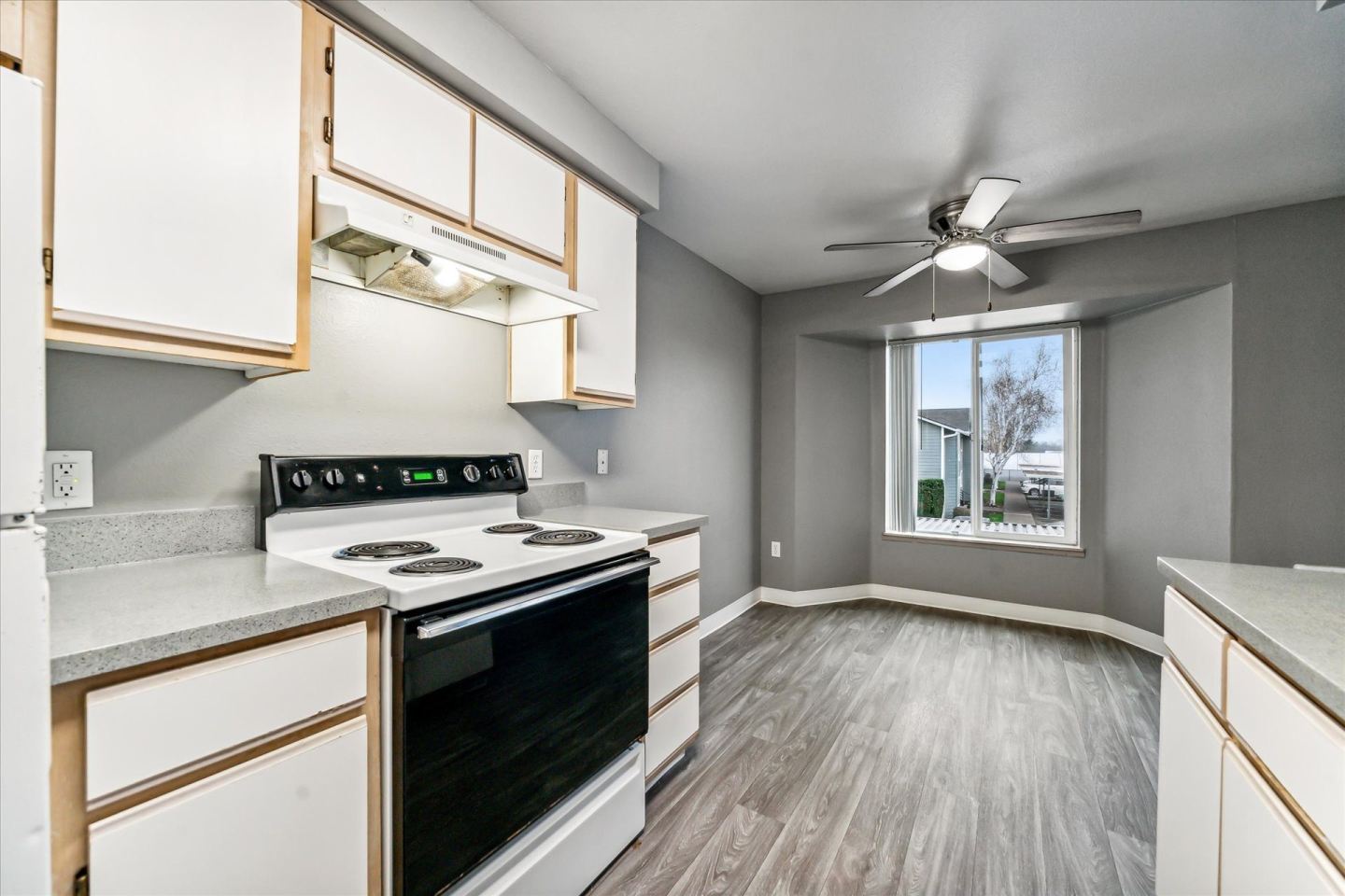 Oak Park Village Apartments Image 25