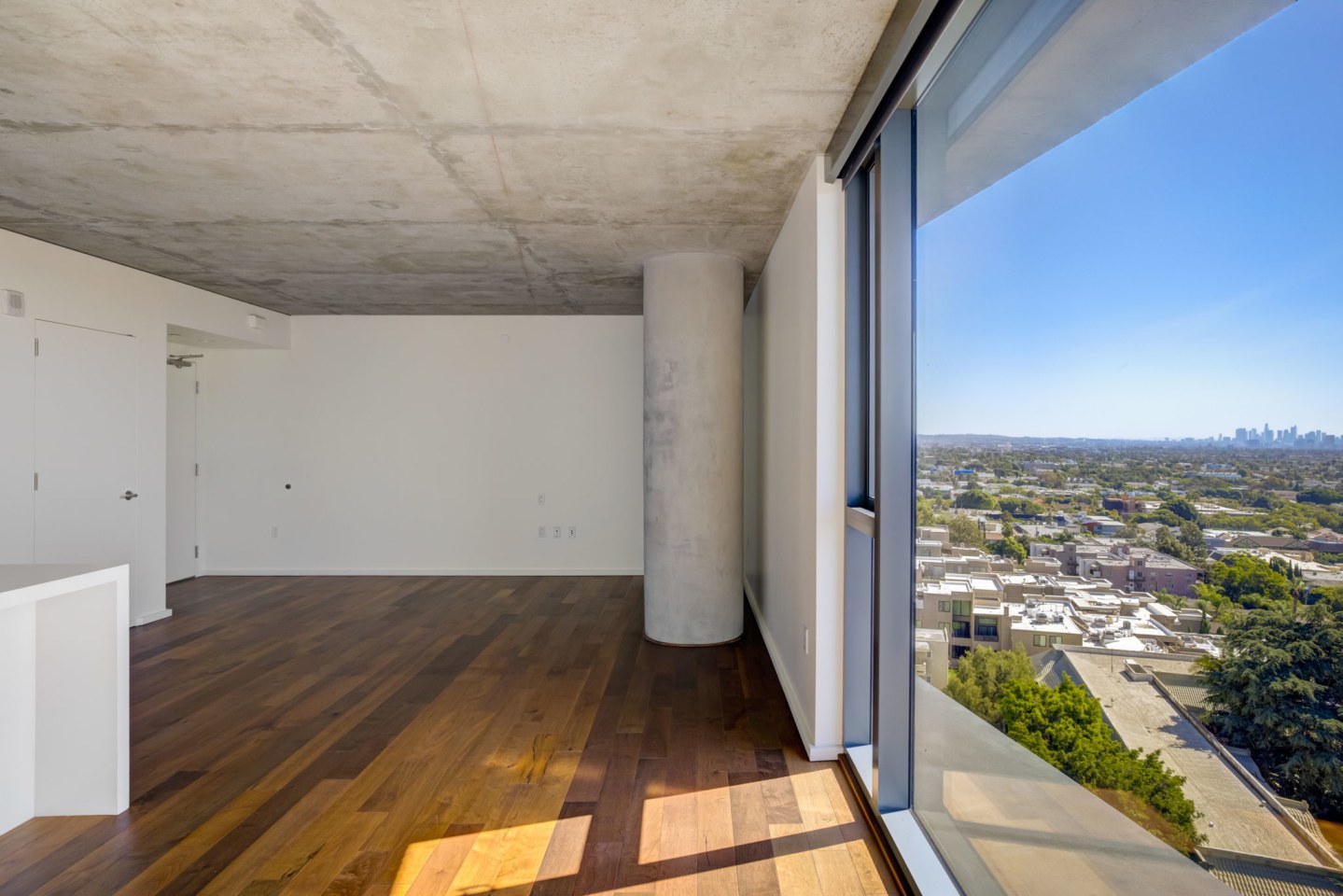 The Apartment Residences at AKA Image 8