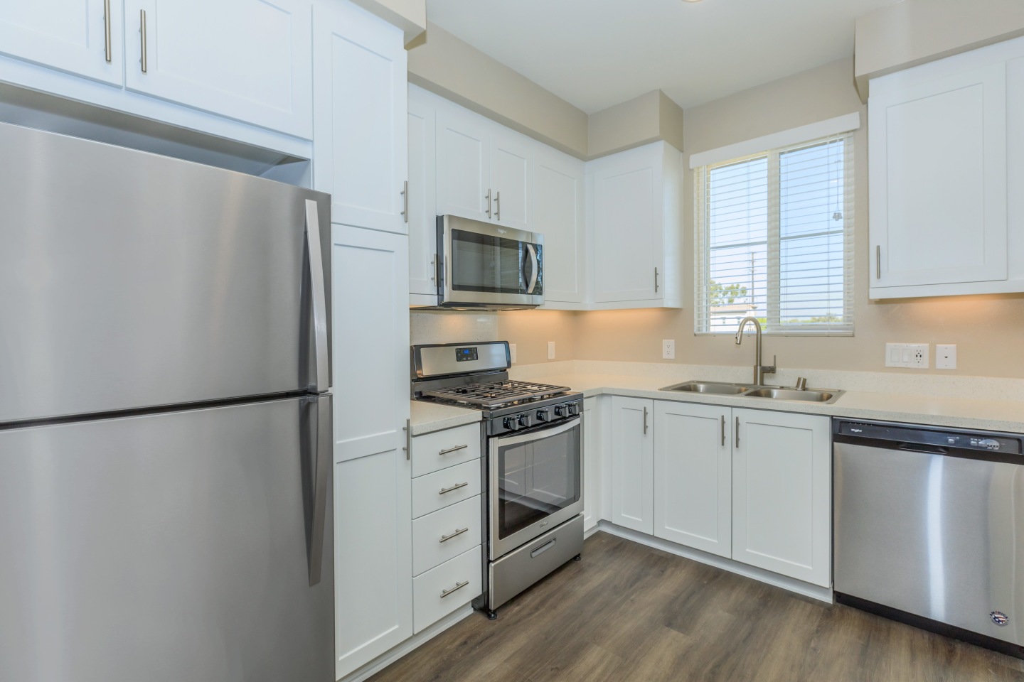 Los Alamitos Luxury Apartments Image 10