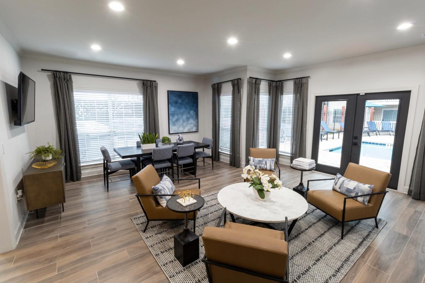 Avery Glen Luxury Apartments Image 3