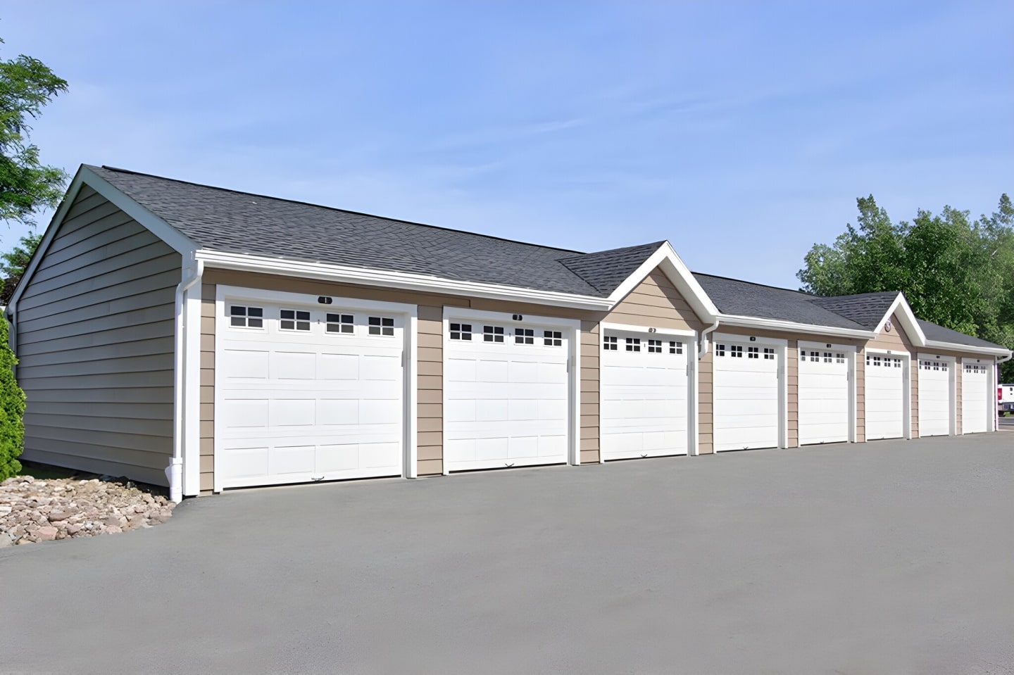 Country Club Manor Apartments Image 11