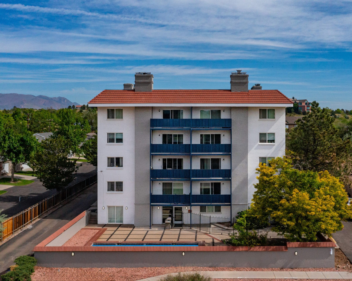 Broadmoor Park Terrace Image 8