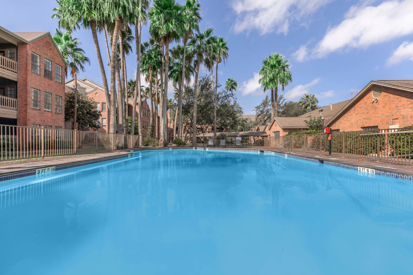 Encino Luxury Apartments Image 1