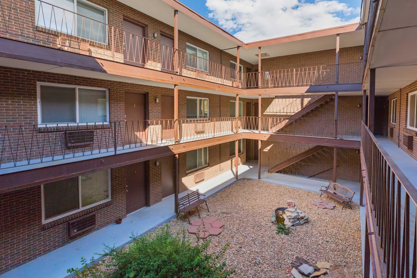Avon Apartments North Image 2