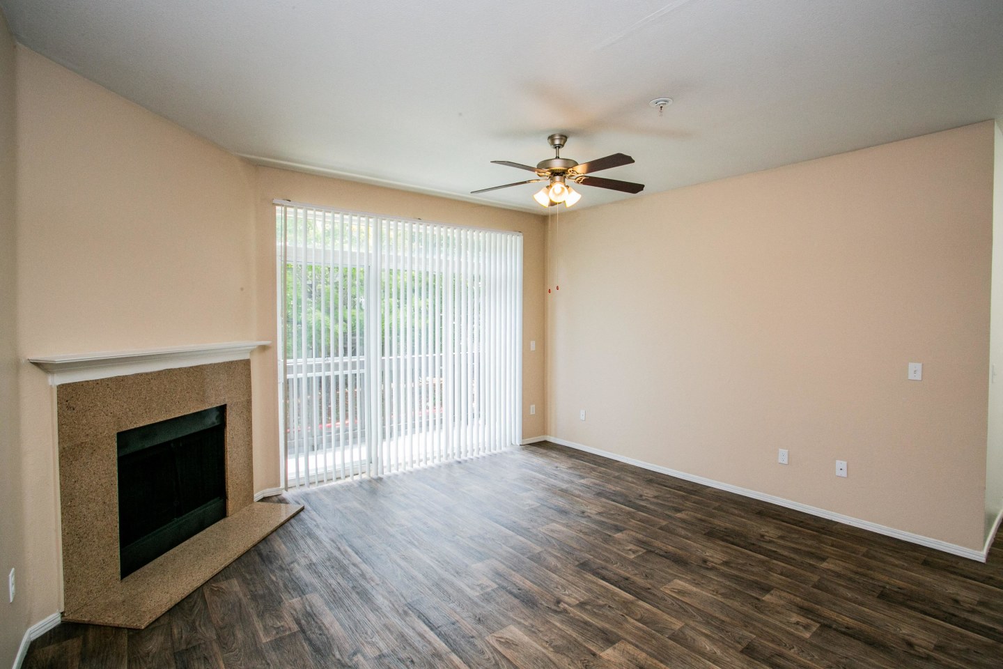 The Colonnade Luxury Townhome Apartments Image 10