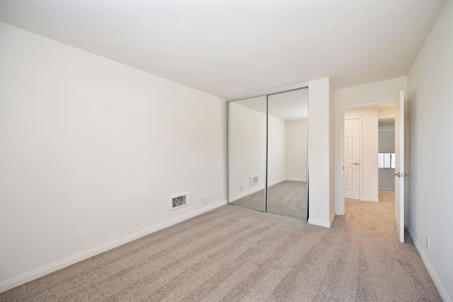 Elan Beachpointe Image 10