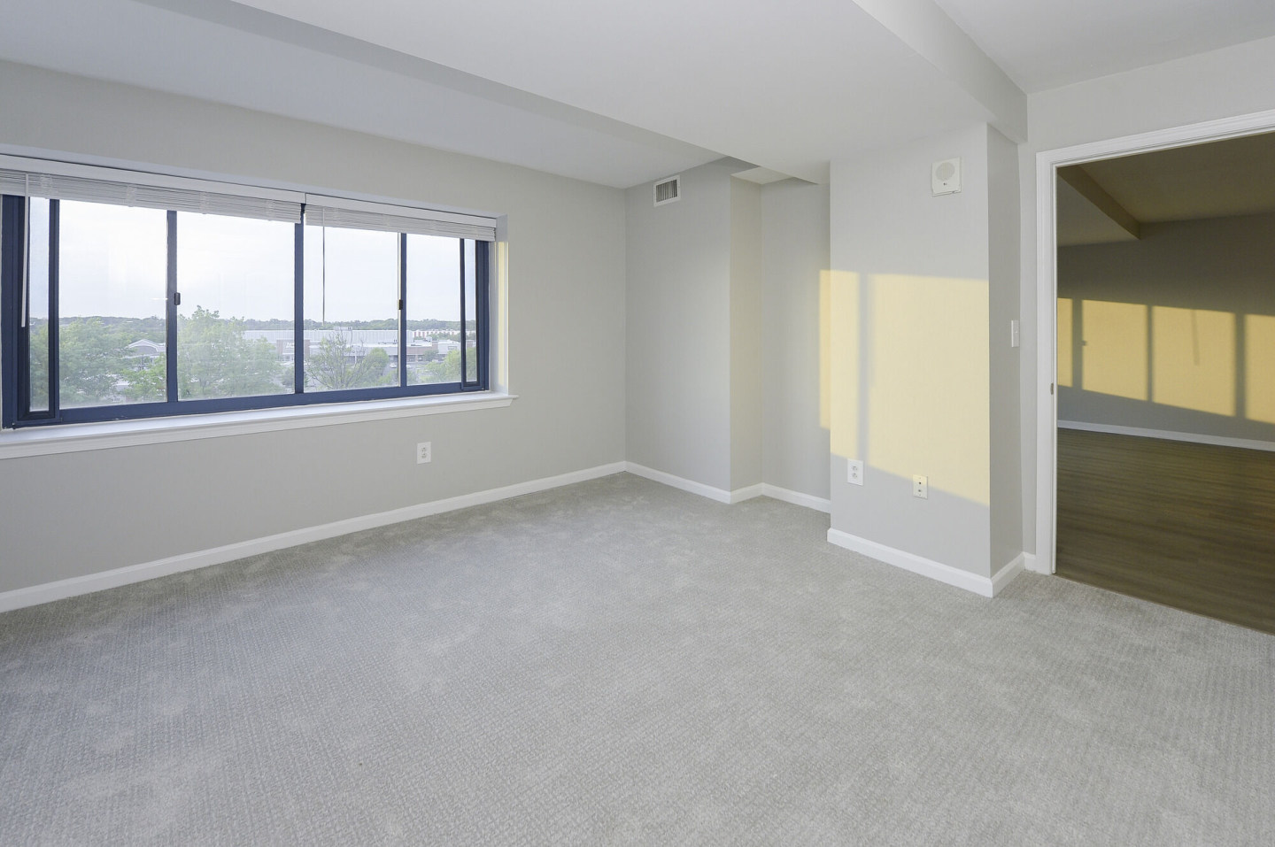 Cherry Hill Towers Image 18