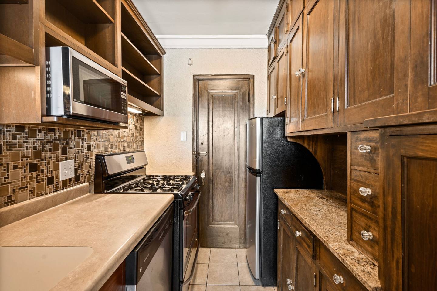 Rustic Lodge Apartments Image 6