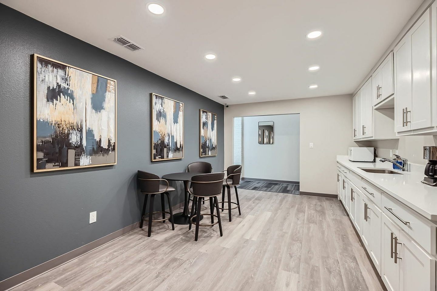 The Courtland Image 45