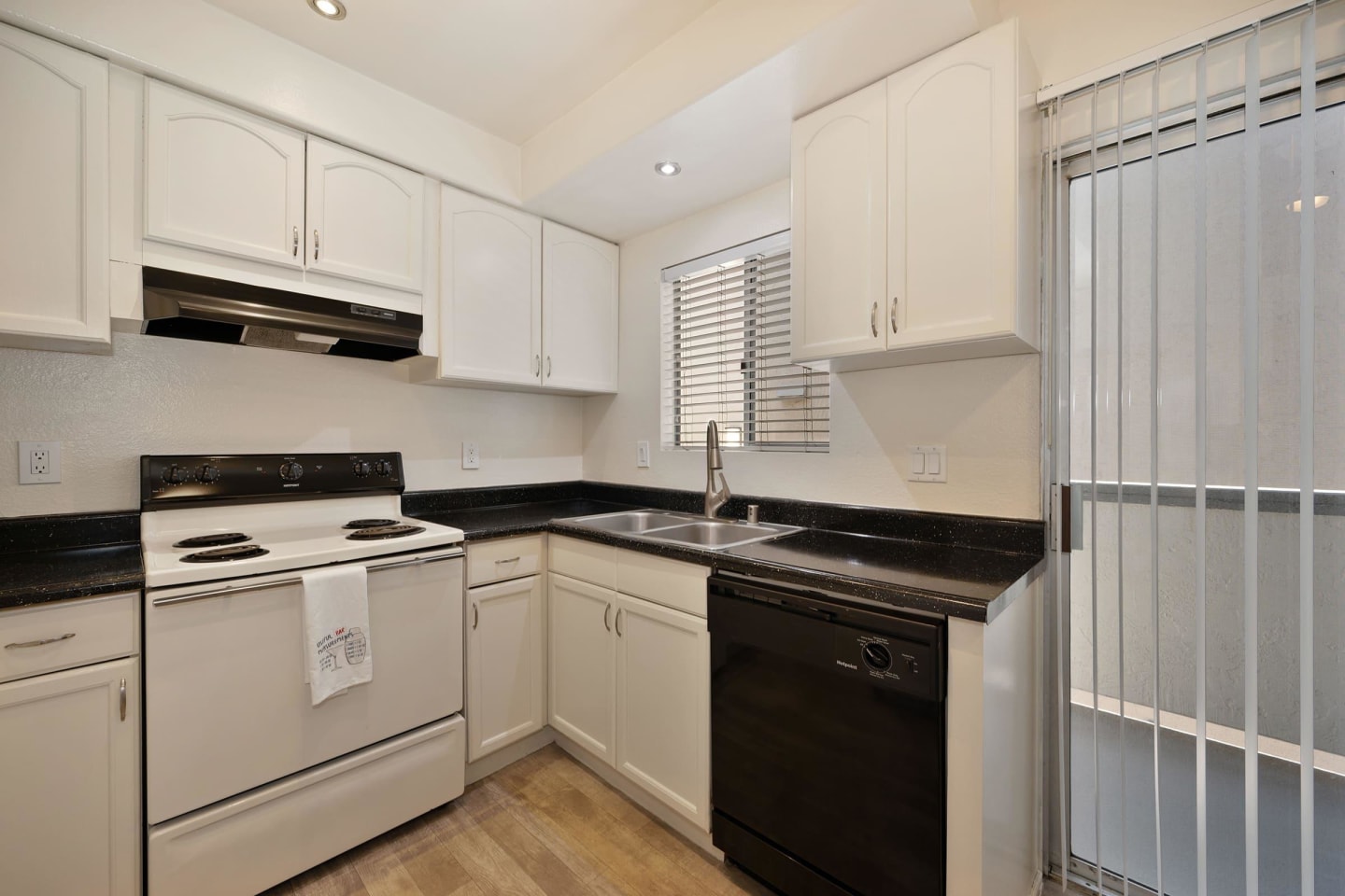 Elan Beachpointe Image 26
