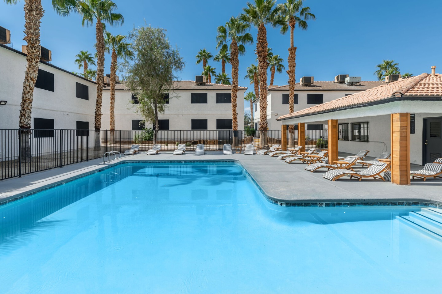 Tides on Palm Apartments Image 10