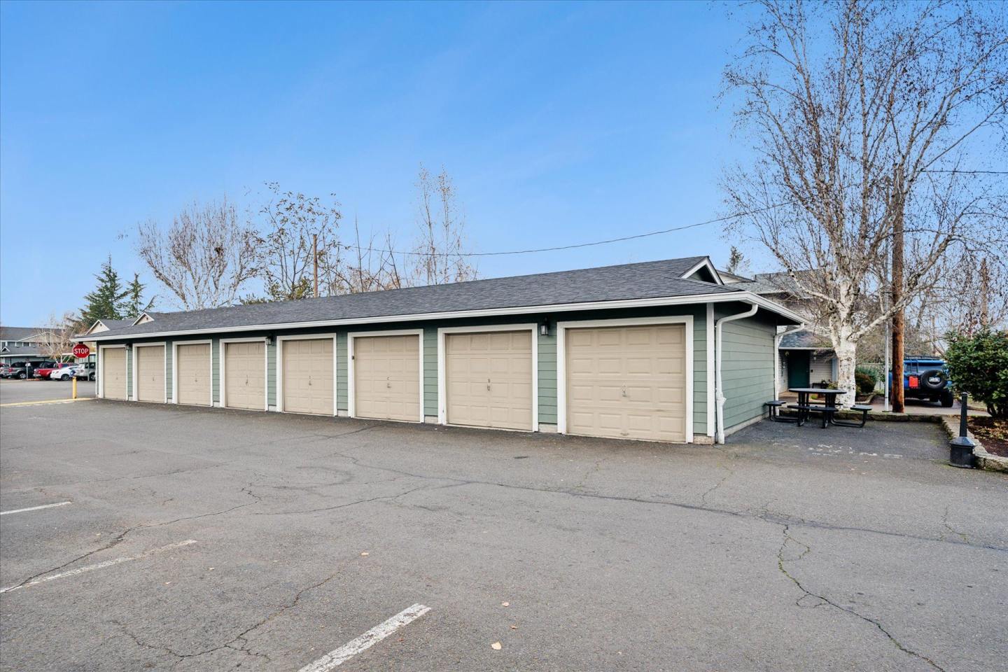 Oak Park Village Apartments Image 7