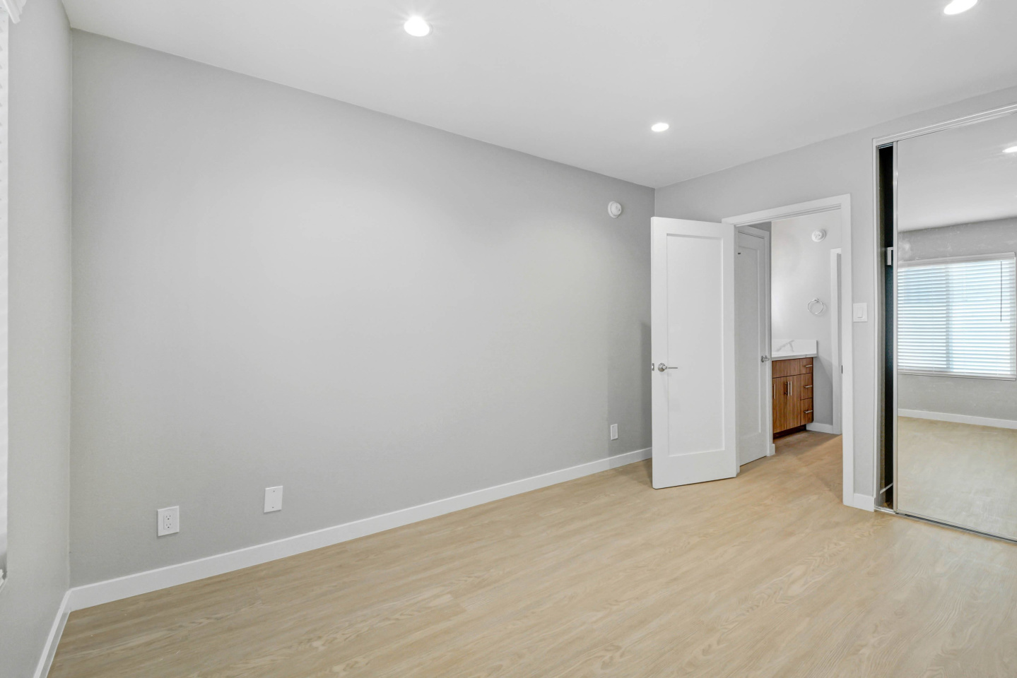 1525 Amherst Ave. Image 6