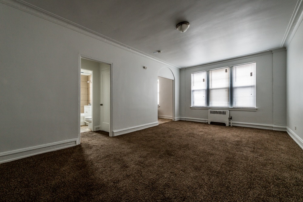 6751 S Jeffery Apartments Image 9