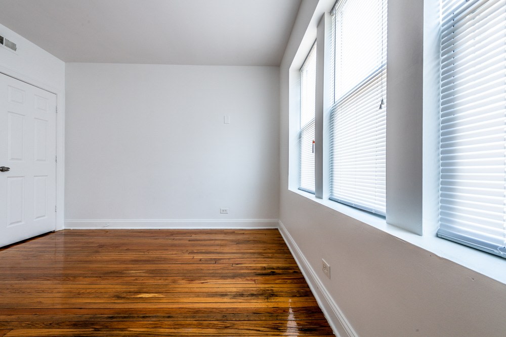 Chicago Lawn Apartments Image 3