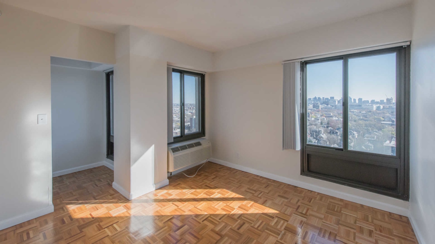929 House Image 32