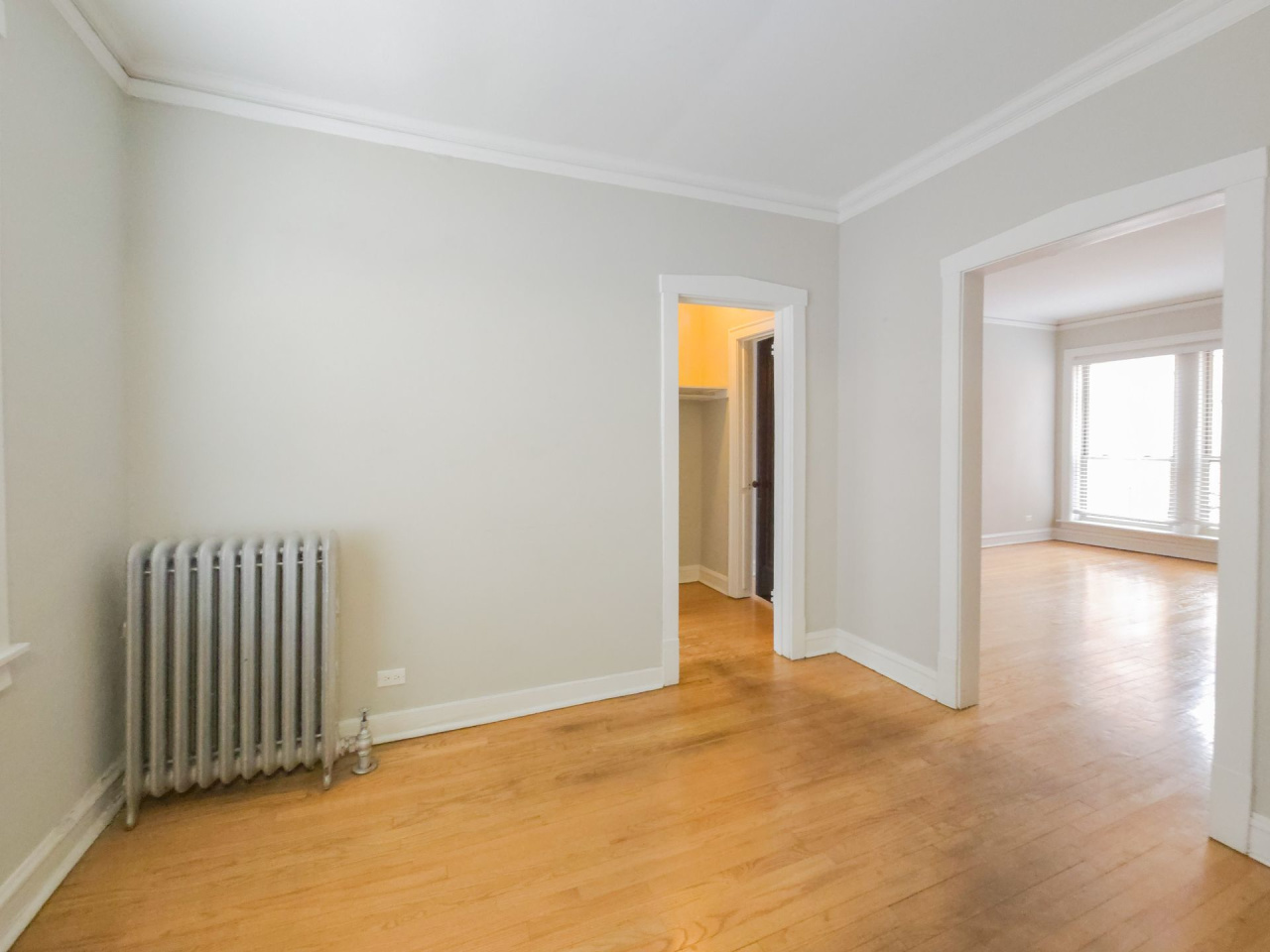 4501-09 N Greenview Image 6