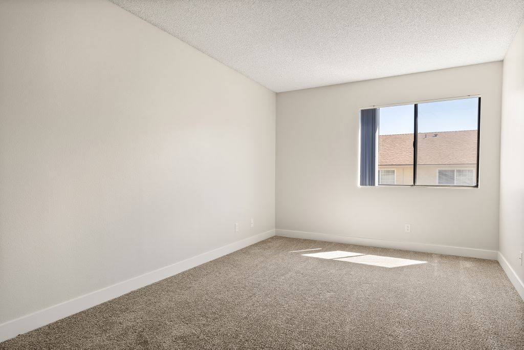 Chatsworth Plaza Image 9