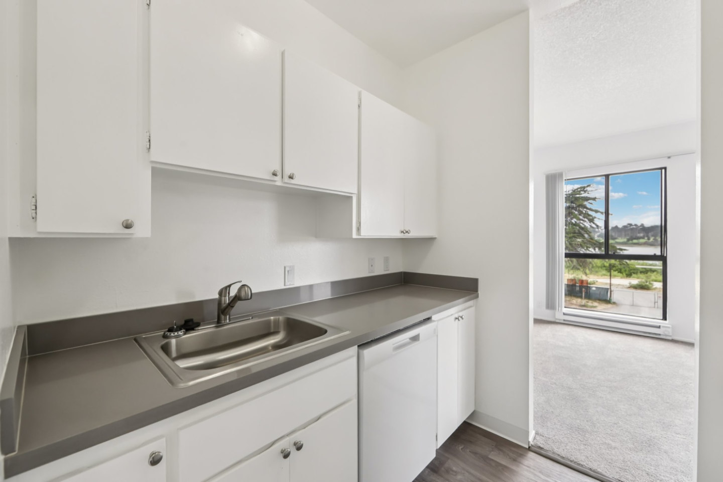 Lakewood Apartments at Lake Merced Image 8