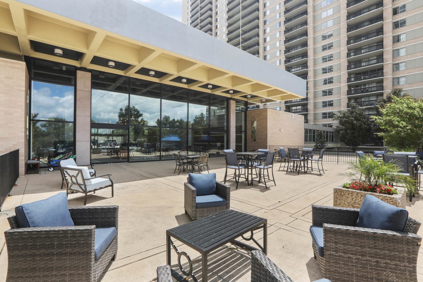 Skyline Towers Image 5